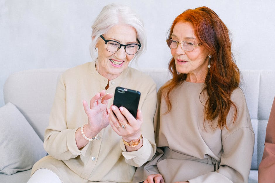Blog Image: How to Connect With Seniors Using a Bulk Texting Service