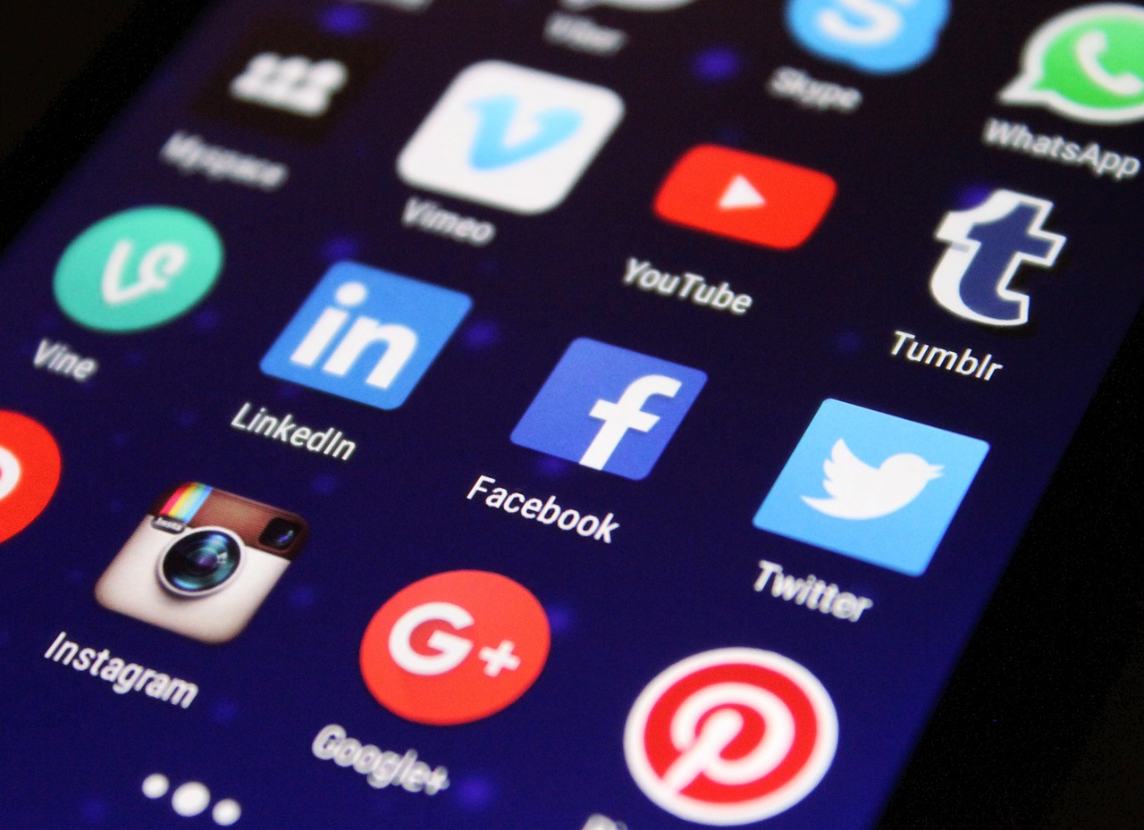 Blog Image: Navigating Social Media Neutrality