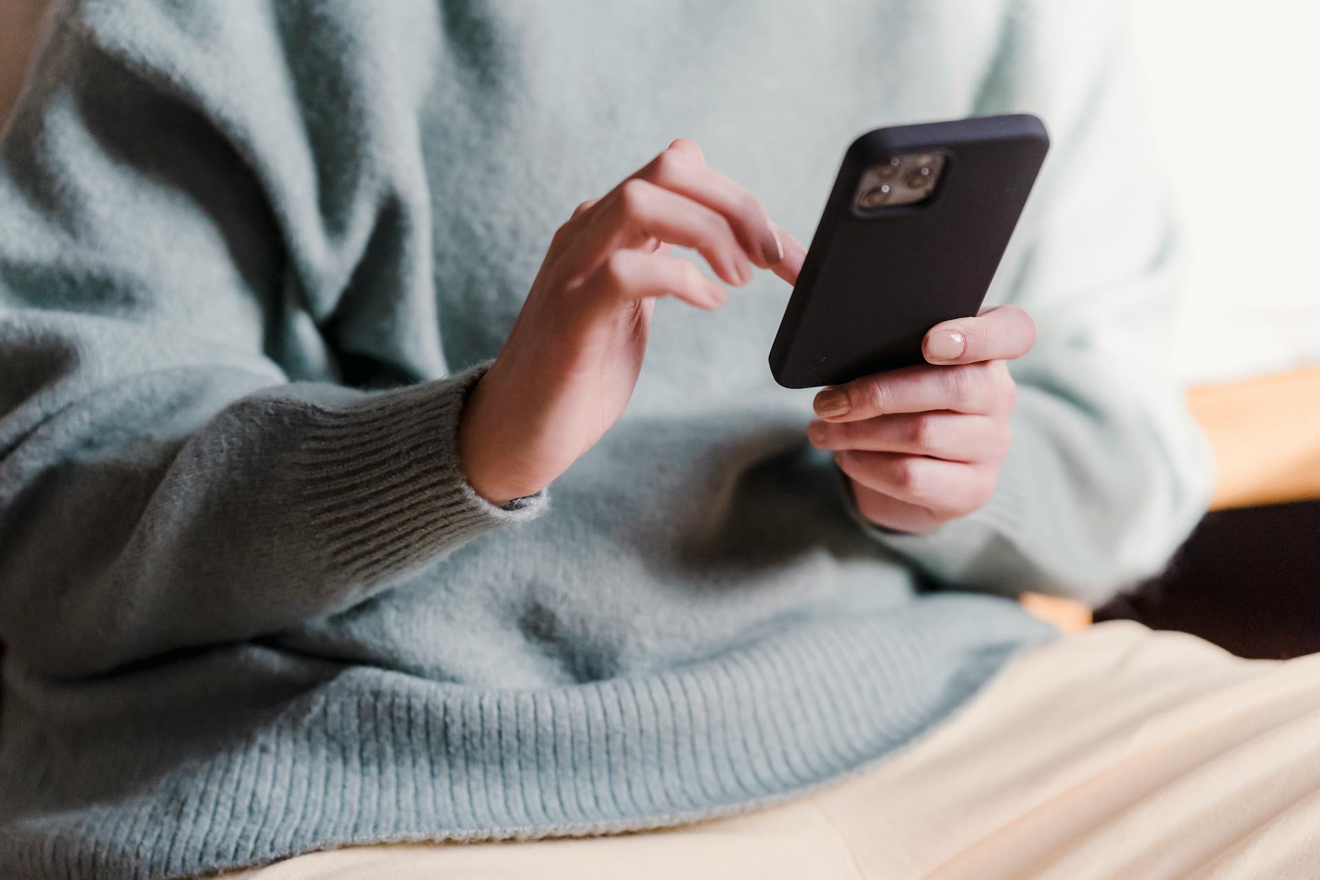 Optimising Communication Channels: Leveraging SMS Services for Business Growth Blog Image: Optimising Communication Channels: Leveraging SMS Services for Business Growth